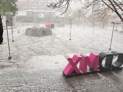 La Secretaría de Seguridad Pública capitalina informó que también llueve en la zona centro. NTX / R. Aguilar