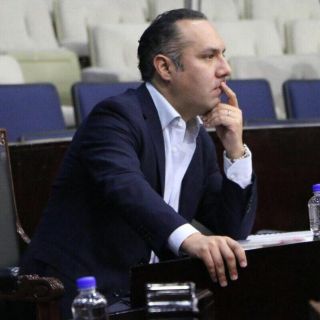 Canek Vázquez deja el PRI tras 25 años de militancia