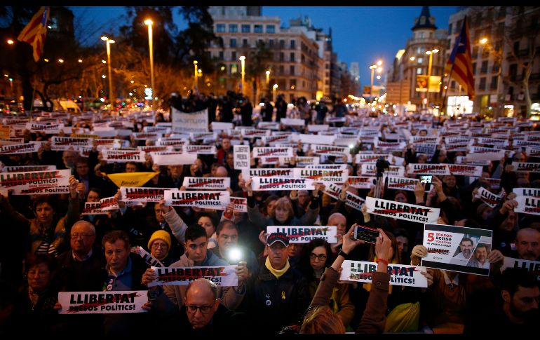 Una multitud se reunió en la zona centro de Barcelona durante una jornada de protestas para exigir la liberación de presos políticos. AP / M. Fernandez
