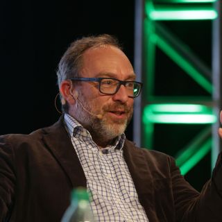 Cofundador de Wikipedia, "sorprendido" de que YouTube usará su portal