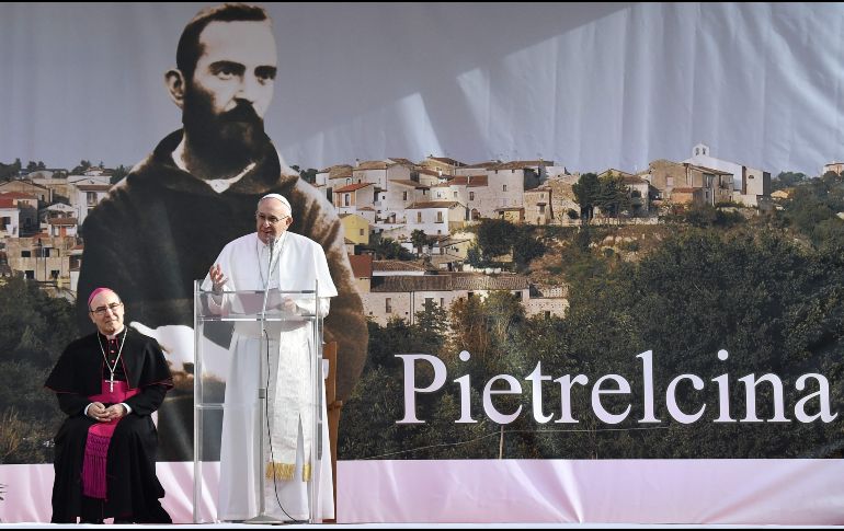 Durante su visita, Francisco resaltó la figura del padre Pío. AFP/T. Fabi