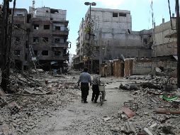 Aseguran que los aparatos de guerra tuvieron como objetivo los civiles que huían de sus hogares en Zamalka hacia la población de Haza. AFP/A. Eassa