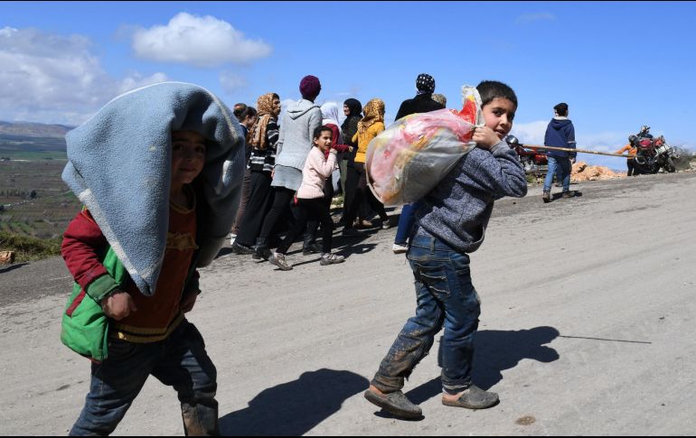 El Observatorio Sirio de Derechos Humanos elevó a 200 mil los civiles que han abandonado sus hogares en los últimos tres días. AFP/G. Ourfalian