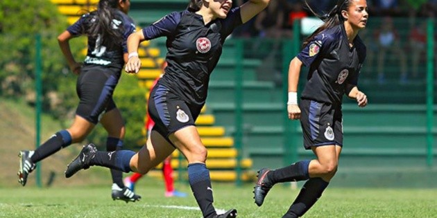 Chivas se lleva el Cl&aacute;sico femenil ante Atlas