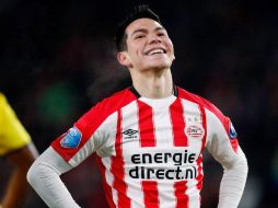 A pesar de haberse perdido tres partidos por una sanción disciplinaria, Lozano se mantiene como el líder goleador de la Eredivisie. TWITTER/@PSV
