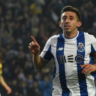 Héctor Herrera anota y mantiene al Porto en el liderato