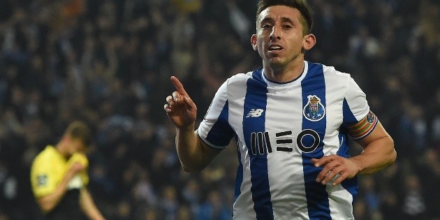 H&eacute;ctor Herrera anota y mantiene al Porto en el liderato
