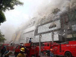 Dos ambulancias y un coche de bomberos acudieron al sitio para atender esta urgencia.TWITTER/@PhilippineStar