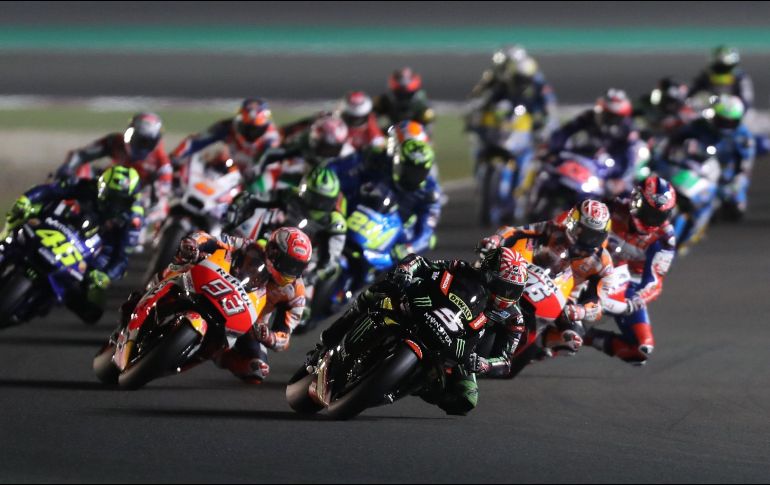 Pilotos compiten en el Grand Prix de Moto GP de Qatar, en el circuito de Lusail. AFP/K. Jaafar