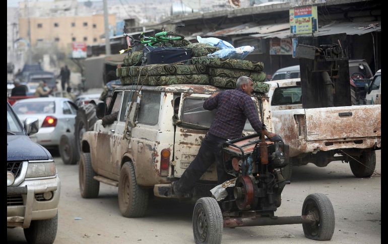 El avance de las fuerzas armadas ha provocado a un éxodo masivo de civiles. AFP/O. Haj Kadour