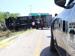 El conductor del autobús aparentemente se fue del lugar del incidente. EFE / A. Cupul