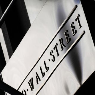 Wall Street inicia con bajas en espera de reunión de la Fed
