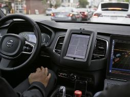 Auto sin conductor de Uber atropella y mata a mujer