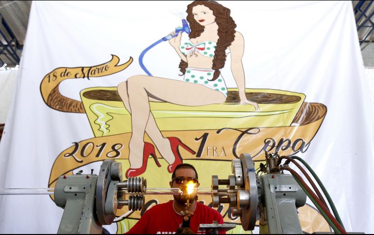 Amantes de la mariguana de diversos países participaron este domingo en la Copa Cannábica, celebrada por primera vez en México. AFP/U. Ruiz