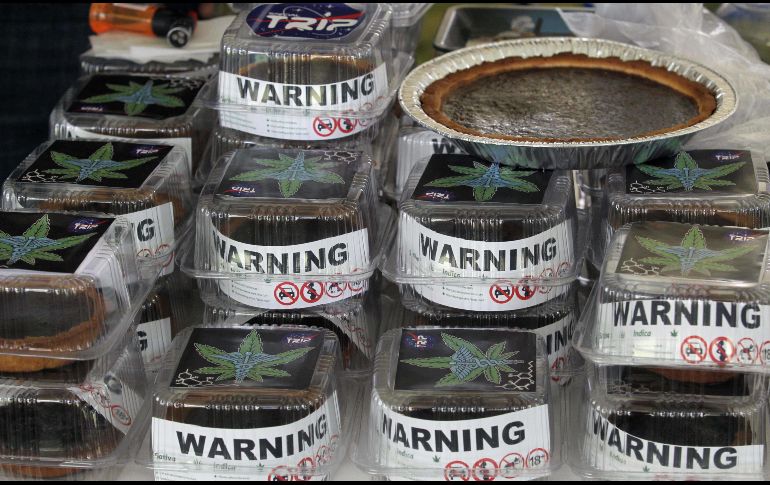 Pasteles de mariguana se ofrecen en el evento, realizado en Tlajomulco de Zúñiga sin permiso oficial. AFP/U. Ruiz