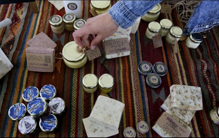 También se exhibieron jabones, cremas medicinales y productos de belleza. AFP/U. Ruiz