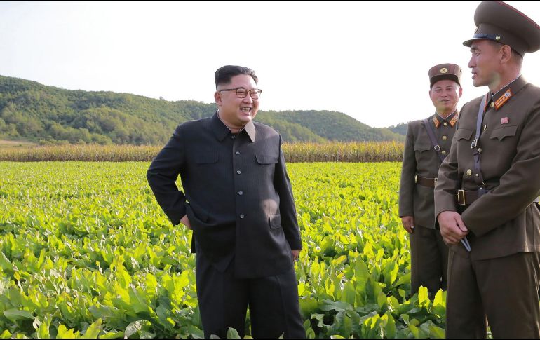 Kim Jong-un, dijo personalmente a un grupo de emisarios surcoreanos en Pyongyang que se reuniría en abril con el presidente del Sur, Moon Jae-in. AFP / ARCHIVO
