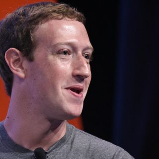 Parlamento británico llama a declarar a Zuckerberg por robo de datos