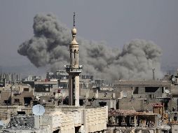 Aviones de guerra lanzaron por lo menos tres misiles sobre el colegio, en cuyo sótano se encontraban refugiadas las víctimas. AFP / A. Almohibany