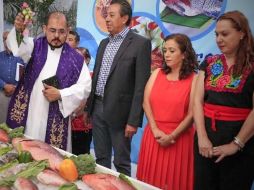 Hoy se llevó a cabo la tradicional bendición de productos pesqueros en tiempos de Cuaresma. TWITTER / @Hector_PadillaG