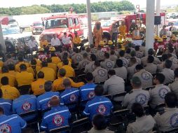 Sandoval Díaz hizo entrega de equipo con una inversión de más de 19 millones de pesos a Protección Civil. TWITTER / @PCJalisco