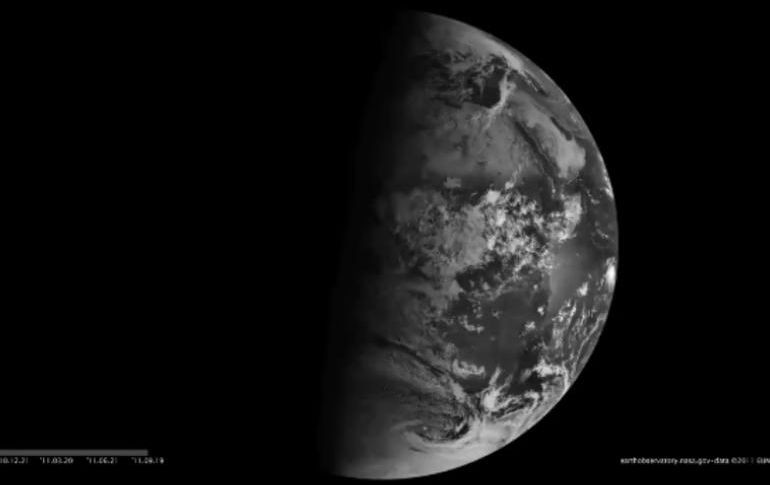 La NASA mostró una animación donde se aprecian los cuatro cambios de las estaciones, relacionados con la posición de la luz solar en el planeta. TWITTER / @NASA