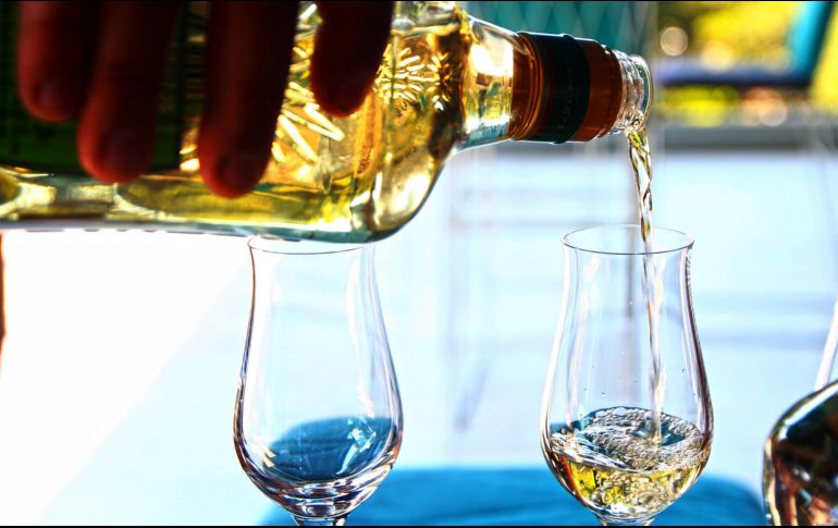 Al momento se registran 140 empresas destiladoras de tequila, de las cuales 63, integradas al Consejo Regulador del Tequila. EL INFORMADOR/ ARCHIVO