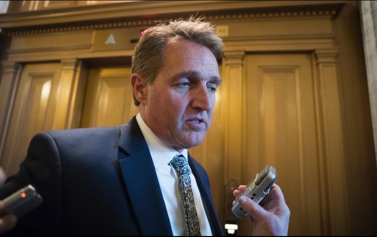 Flake, republicano por Arizona, es uno de los mayores críticos con Trump dentro del partido y ambos han hecho público su enfrentamiento en numerosas ocasiones. AP / ARCHIVO