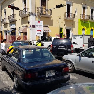 Colapsa tráfico en el Centro tapatío por cierres viales