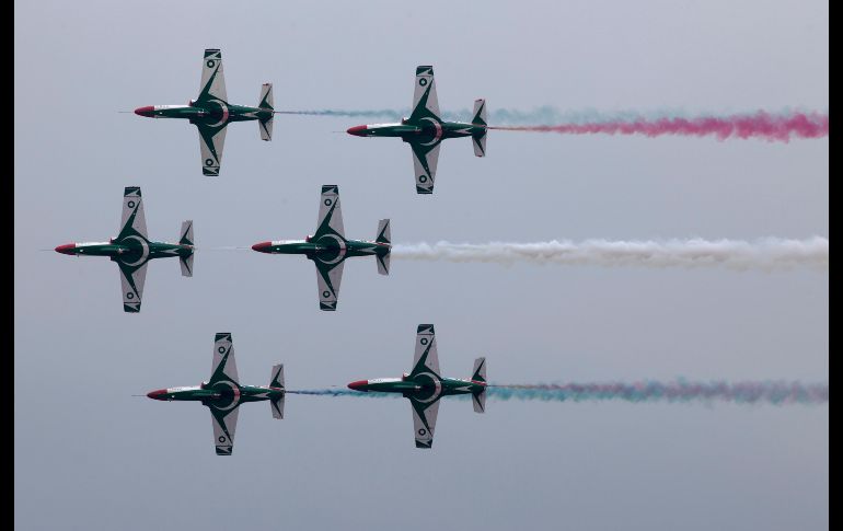 Aeronaves de la Fuerza Aérea paquistaní ensayan en Islamabad para el desfile militar del 23 de marzo, cuando se conmemora el Día de la República. AP/B.K. Bnagash