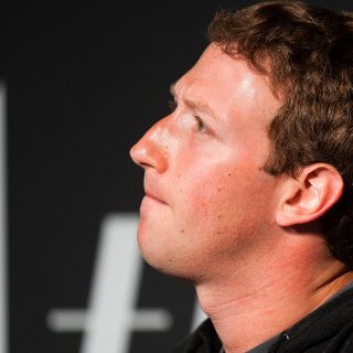 Zuckerberg admite errores en Facebook y promete protección de datos