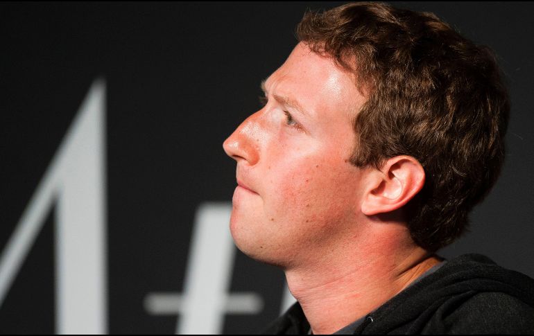Mark Zuckerberg y la número 2 de la empresa, Sheryl Sandberg, fueron criticados por no comentar nada desde el viernes pasado. AFP / ARCHIVO