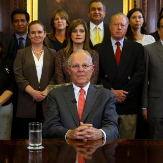 El presidente de Perú renuncia en medio de la crisis política