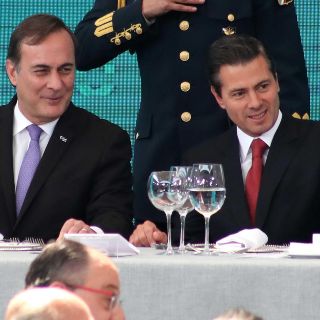 Empresarios piden a López Obrador respetar acuerdos por NAICM