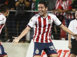 Óscar Macías (#287) celebra su gol contra Santos en el partido amistoso celebrado en el HEB Park de Edinburg. TWITTER/@chivasoficial