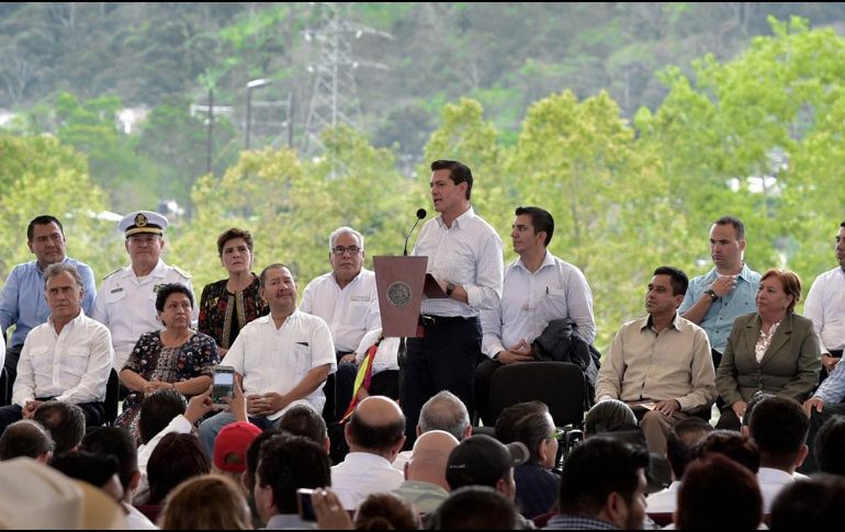 Peña Nieto advirtió que el gobierno defiende la reforma energética de manera 