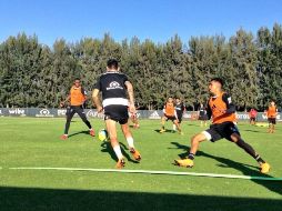 Los Zorros, dirigidos por Gerardo Espinoza (derecha),  a puerta cerrada. TWITTER/atlasfc