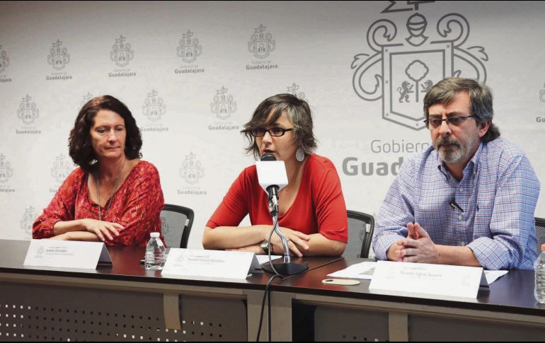De izquierda a derecha, Isabel Orendáin, directora del Museo de Paleontología; Susana Chávez, directora de Cultura Guadalajara y Ricardo Agraz, director de Proyectos del Espacio Público. ESPECIAL