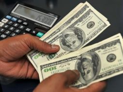 Para este viernes, Banco Base prevé que el tipo de cambio se cotice entre 18.45 y 18.70 pesos por dólar en cotizaciones interbancarias a la venta. AFP / ARCHIVO