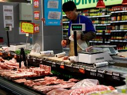 La lista anunciada este día está relacionada con los impuestos de Trump al acero y el aluminio; los aranceles más elevados son sobre el cerdo, las manzanas y los tubos de acero. EFE / H. Hwee Yong