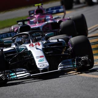 Lewis Hamilton domina entrenamientos libres en Australia