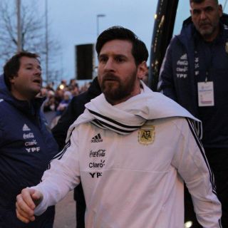 Messi, baja en amistoso ante Italia por molestia muscular