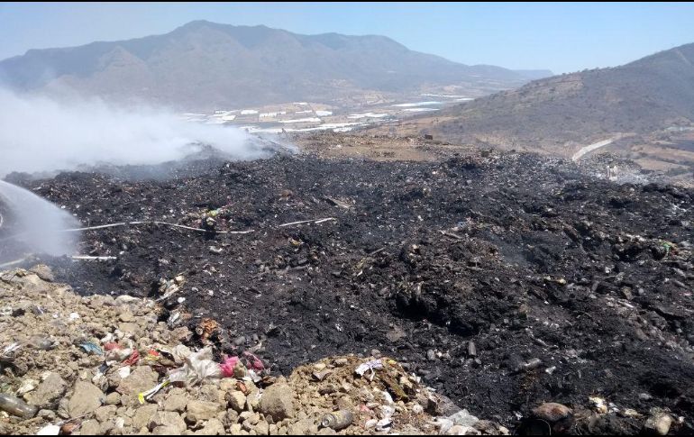 Desde la tarde del jueves, el fuego ha consumido cuatro hectáreas de pasto y basura en el Ejido La Loma EL INFORMADOR / ARCHIVO