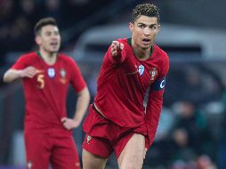 Cristiano da una muestra del Mundial que puede regalar a los aficionados al futbol. EFE/M. Duchene