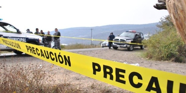 Contabilizan 15 cuerpos en camioneta en Aquila, Michoac&aacute;n