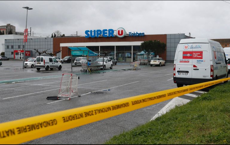 ''Nuestros pensamientos y oraciones con las víctimas del horrible ataque, y sentimos pesar por las pérdidas en esa nación'', dijo Trump. EFE / G. Horcajuelo