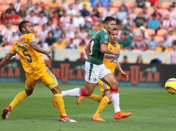 Jesús Godínez (C) jugó de inicio para el Rebaño. TWITTER/@Chivas