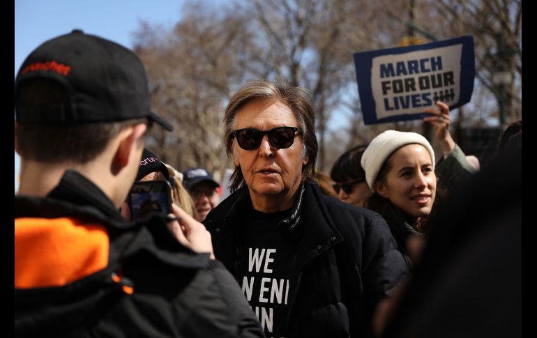Sir Paul McCartney, ex integrante de The Beattles, se sumó a una de las marchas del sábado en Manhattan. AFP / S. Platt