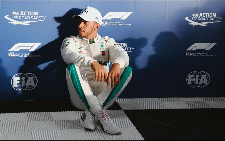 Relajado. Hamilton logró emplearse a fondo hasta el último momento de la prueba de calificación en Melbourne para conquistar la pole del Gran Premio de Australia. AFP/W. West