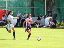 Las rojiblancas ahora están obligadas a ganar los últimos dos partidos del torneo y esperar que Tigres deje ir puntos. TWITTER/@ChivasFemenil